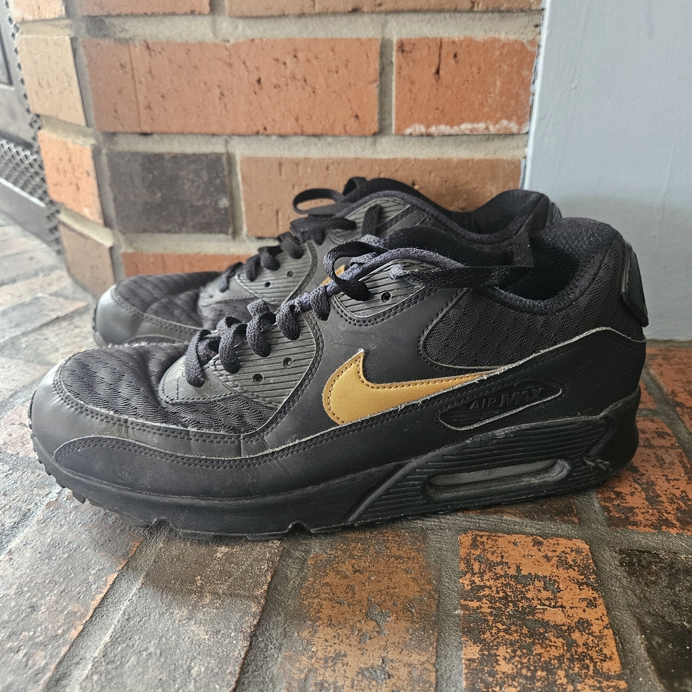Mens Nike Black Air Maxx Sneakers with Gold Swoosh Accent